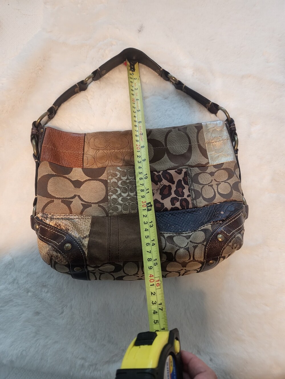 Coach Patchwork Vintage Signature Hobo Shoulder Bag in Brown, Tan and Cream - Picture 4 of 12